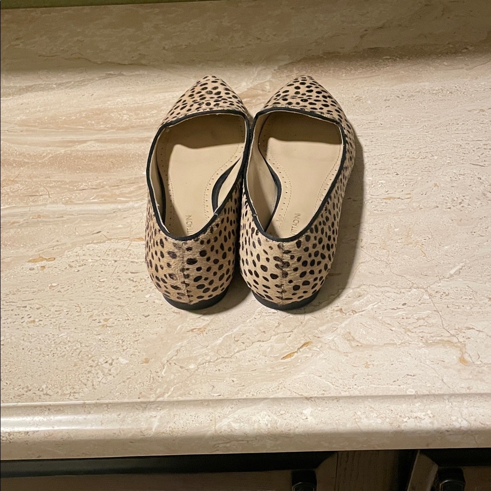 Adrienne Vittadini Leopard Print Cow
Hair Leather Women’s Flats - Picture 3 of 7